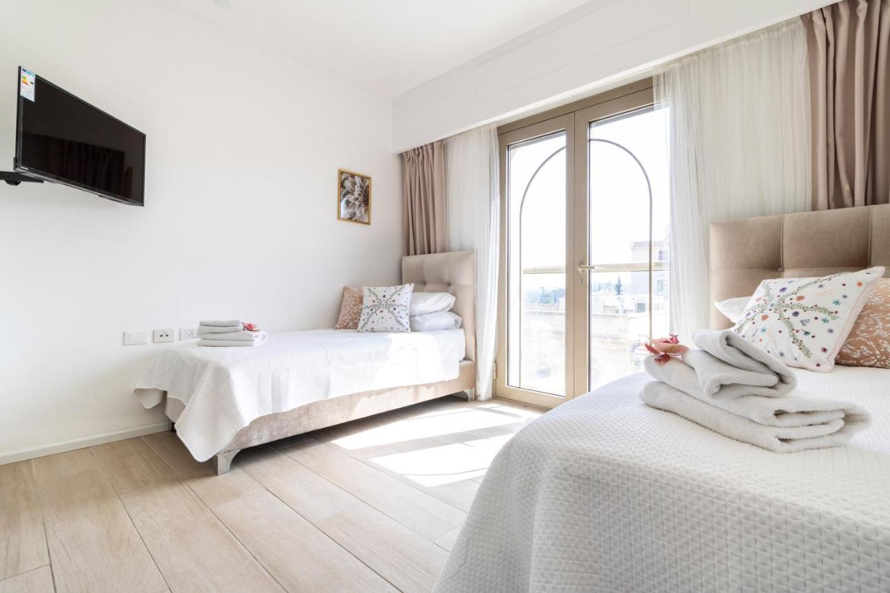 Luxury Three-Bedroom/Terrace Over Old City View Gerusalemme Esterno foto